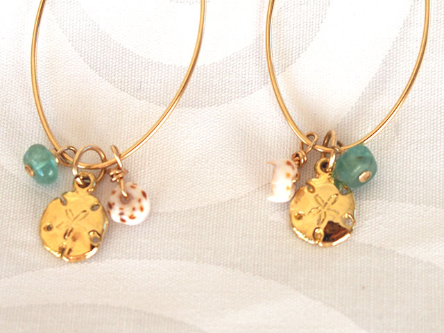 ピアス　Puka Shell拡大